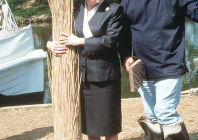 Margaret Thatcher receives a lesson in stacking and dressing reed from Eric Edwards, How Hill, 1990.