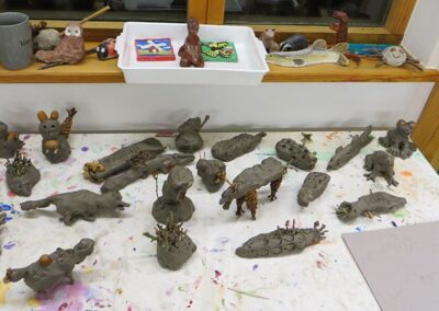 Clay Models – Create animals using air drying clay. During longer stays they can be painted and varnished.