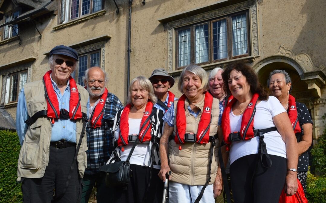 Art club enjoys its brush with nature at How Hill